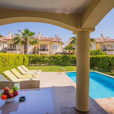 Tatil Evi De Denize Sıfır 8 Kişilik