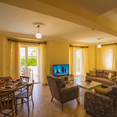 Tatil Evi De Denize Sıfır 8 Kişilik