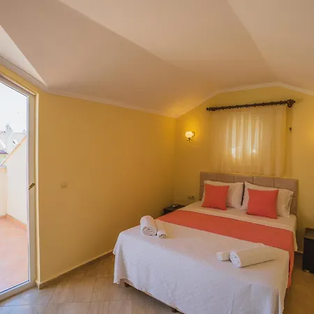 De Denize Sıfır 8 Kişilik Tatil Evi Fethiye